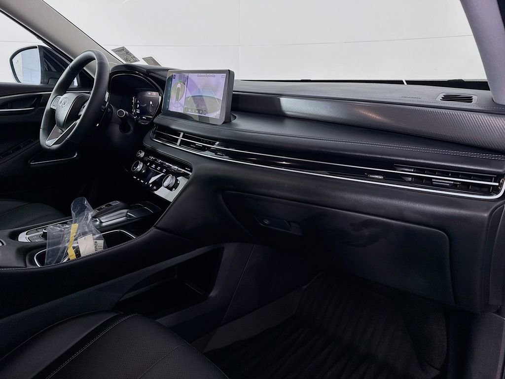 Certified 2026 INFINITI QX60 Luxe w/ Family Package FWD image 32