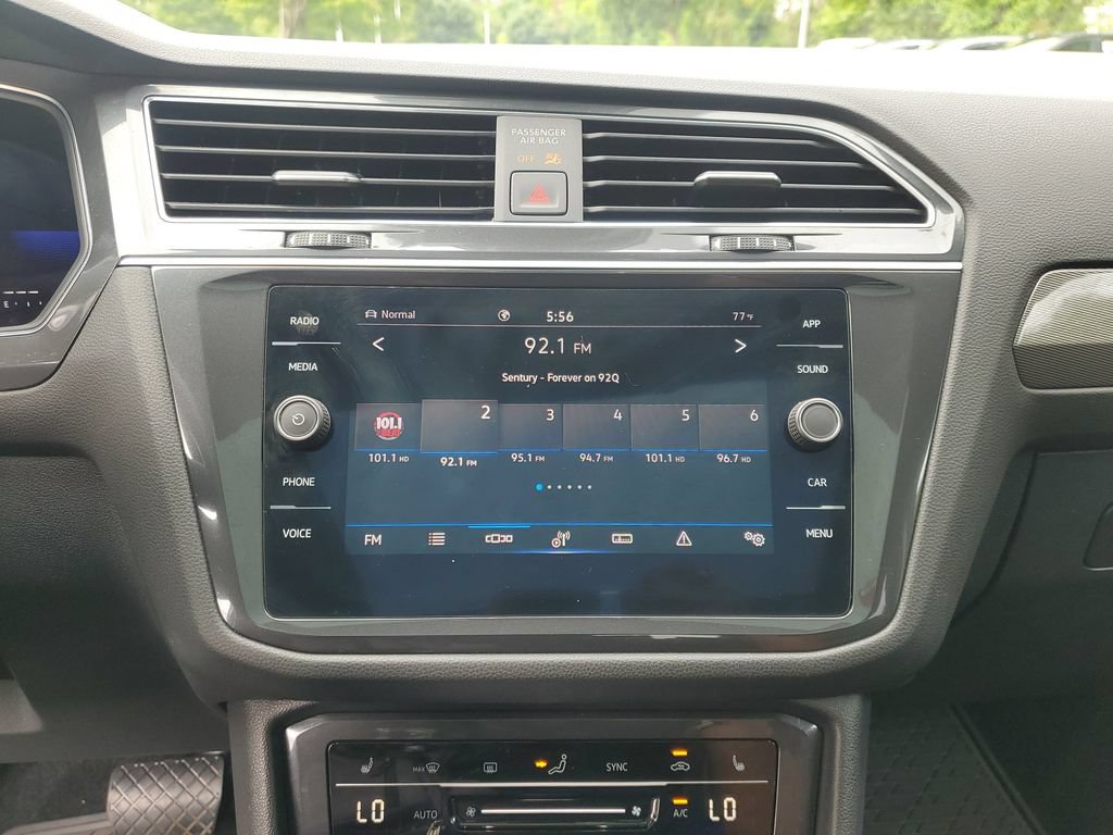 Used 2022 Volkswagen Tiguan SE w/ Panoramic Sunroof Package AWD/4WD image 28