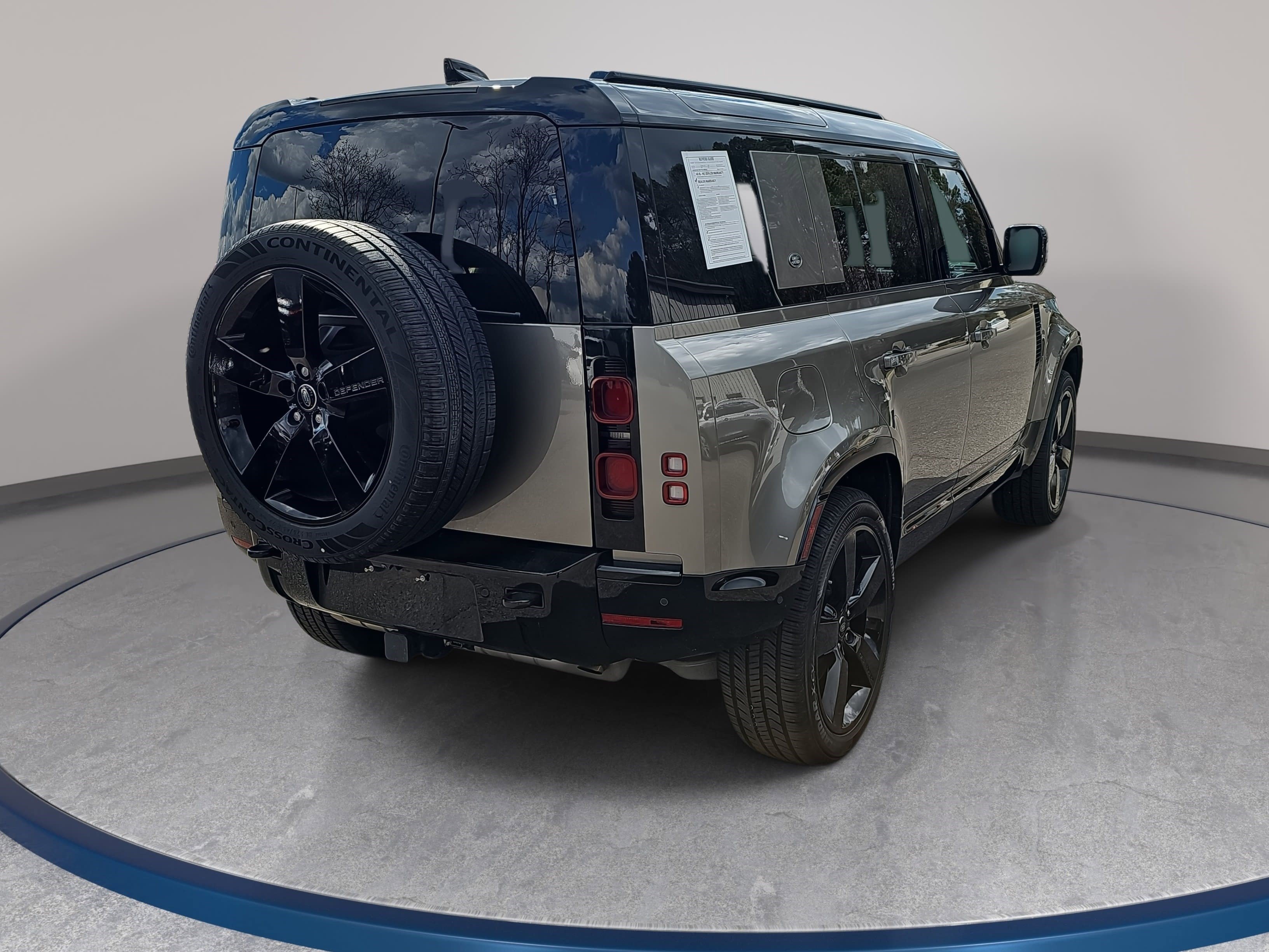 Used 2024 Land Rover Defender 110 X-Dynamic SE image 5
