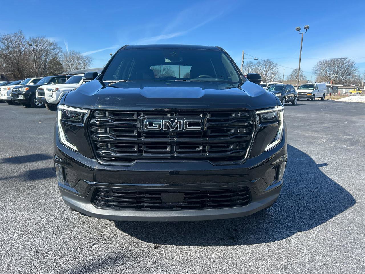 Used 2025 GMC Acadia Elevation w/ Elevation Premium Package image 2