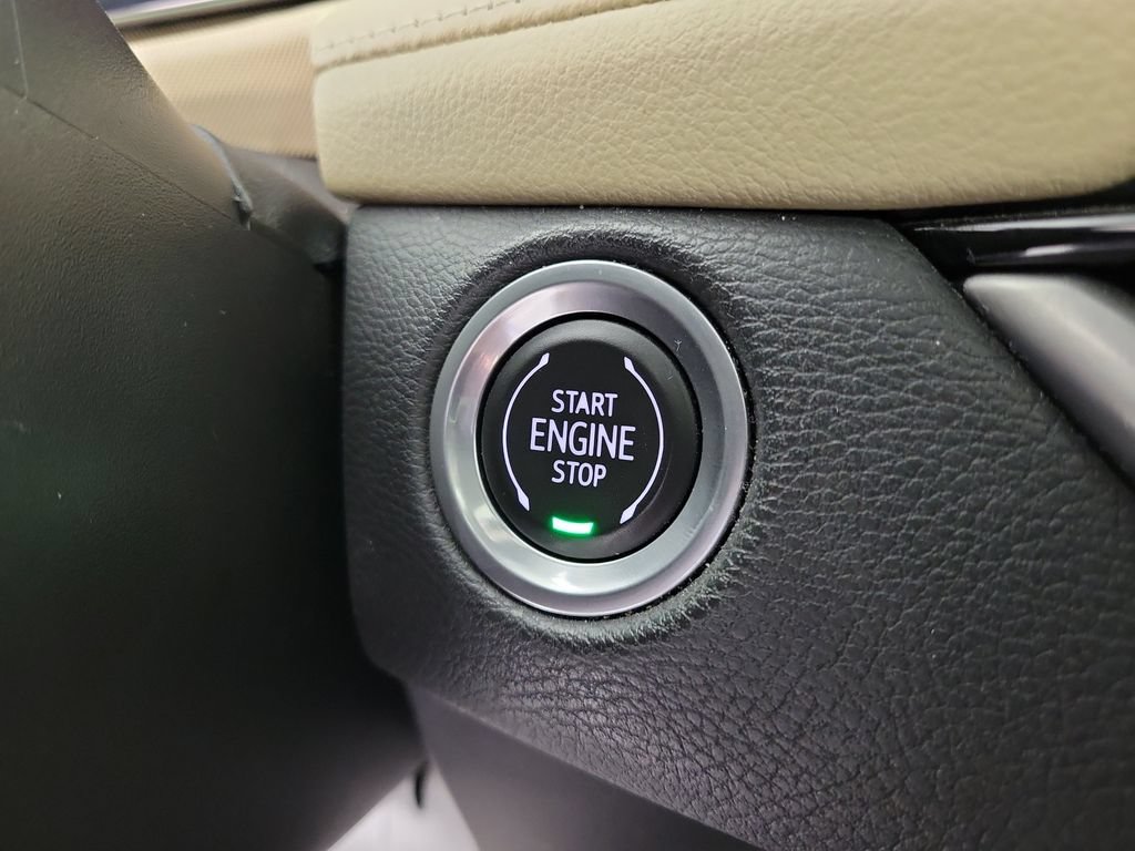 Certified 2024 Cadillac XT4 Luxury w/ Cold Weather Package FWD image 31