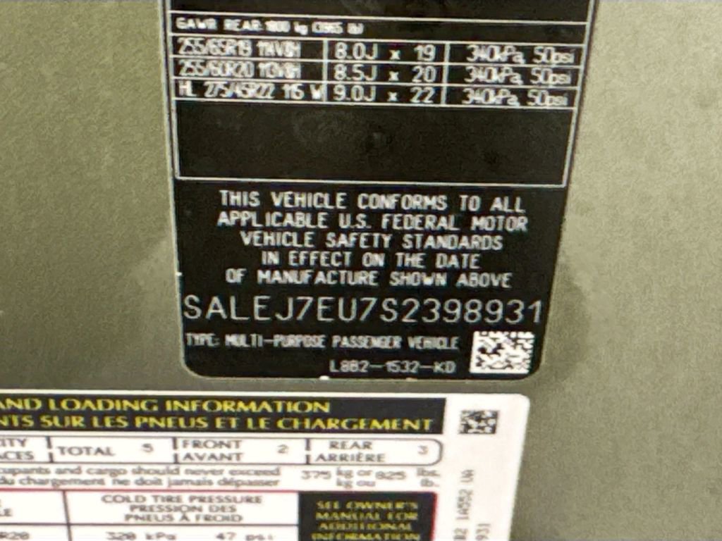 Used 2025 Land Rover Defender 110 S image 31