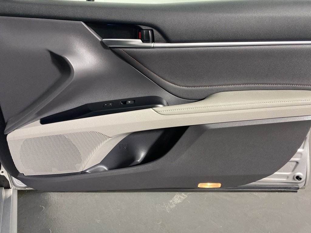 Used 2018 Toyota Camry XLE image 31