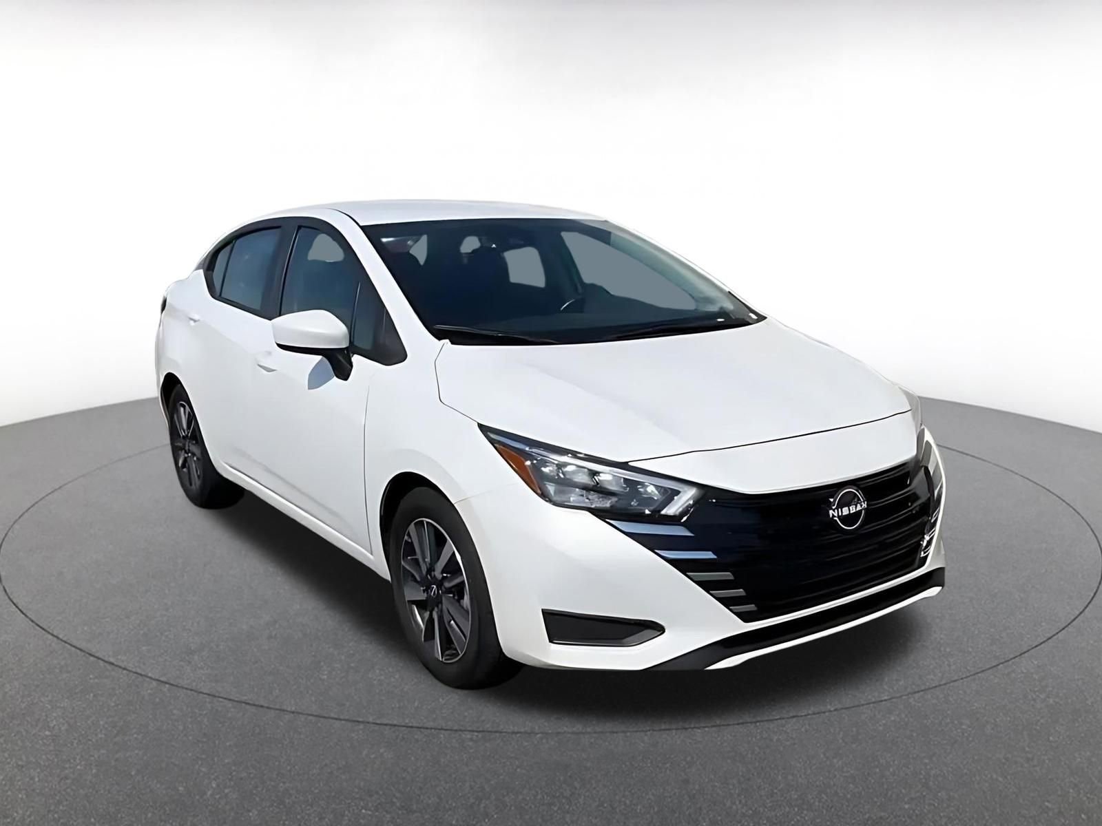 Used 2025 Nissan Versa SV FWD image 3