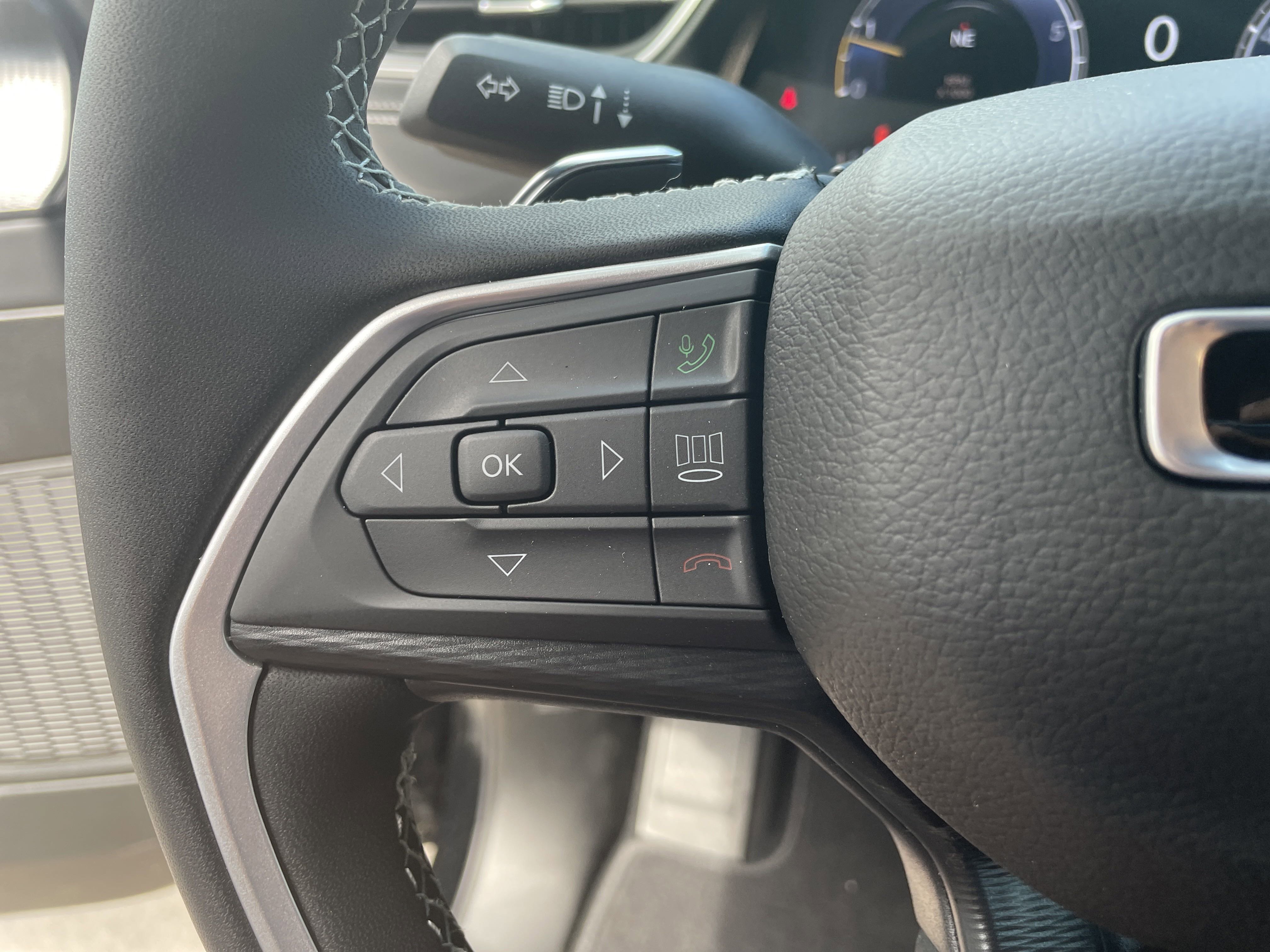 New 2025 Jeep Grand Cherokee Altitude image 17