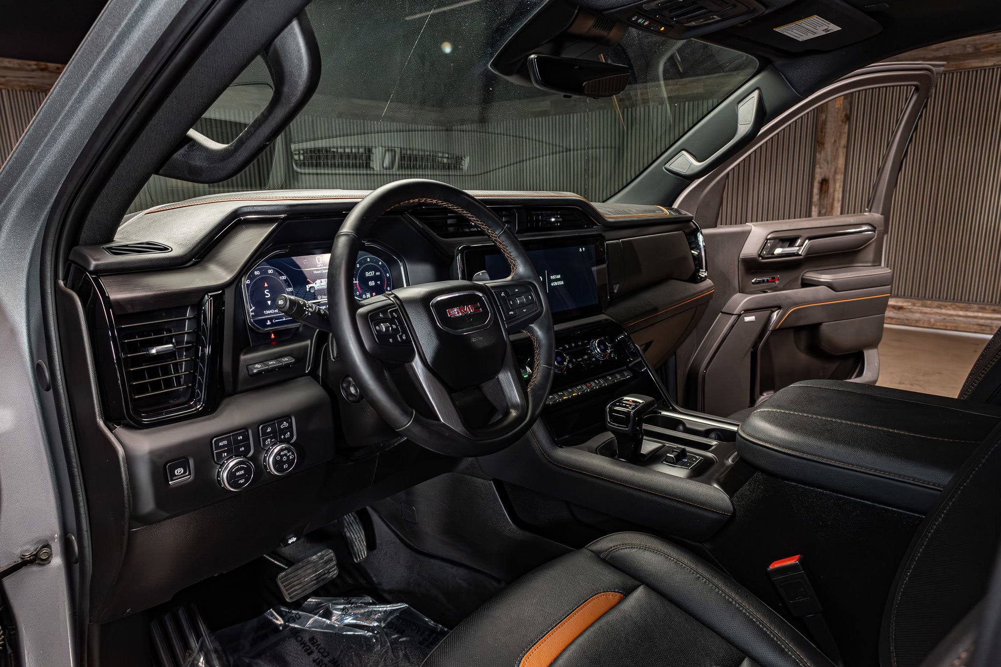 Used 2025 GMC Sierra 1500 AT4 w/ Technology Package AWD/4WD image 13