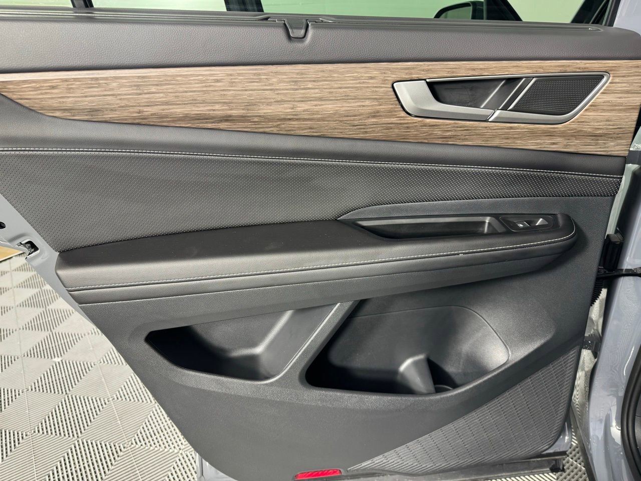 Used 2025 Volkswagen Atlas SEL image 26