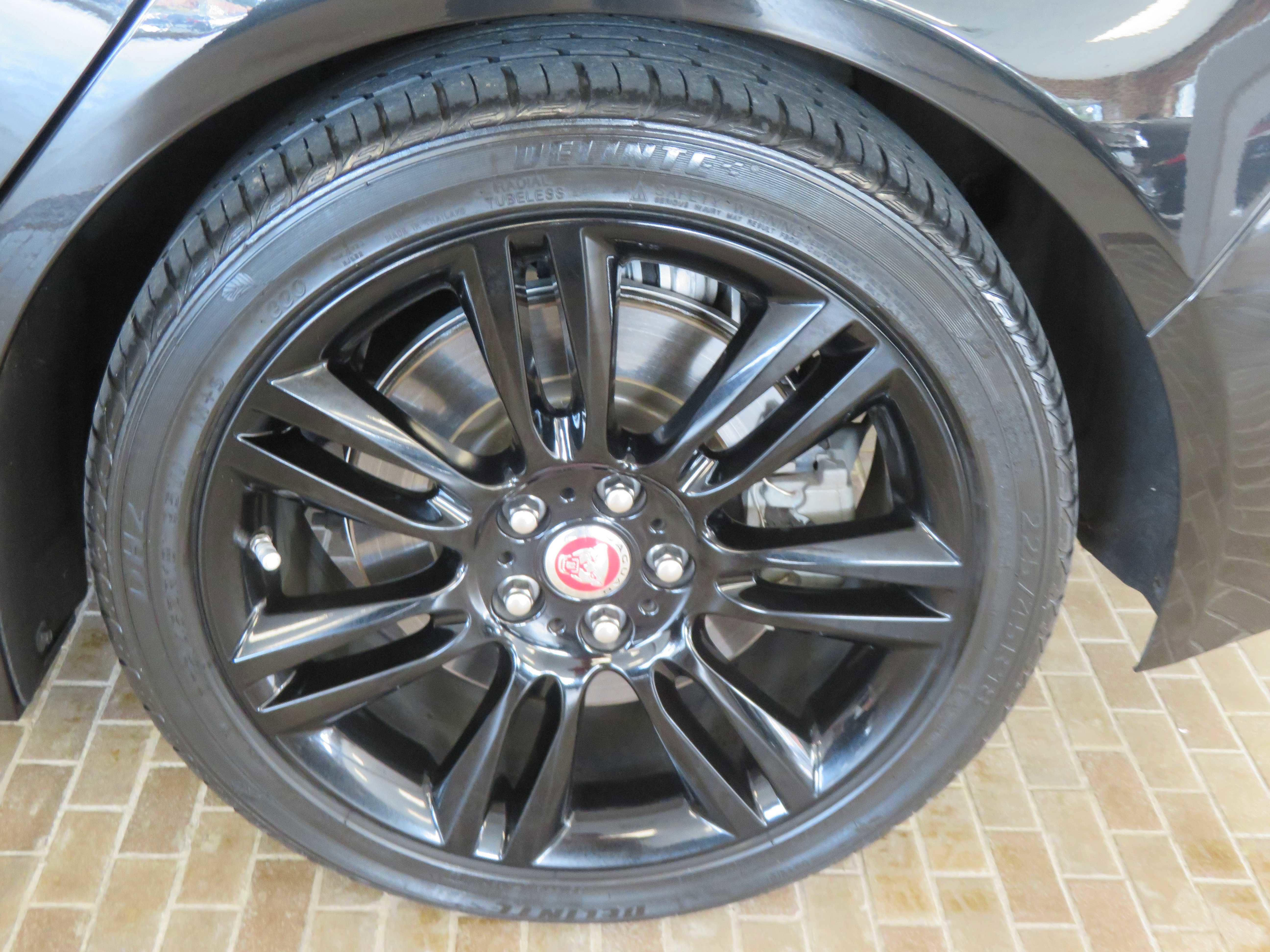 Used 2020 Jaguar XE S image 8