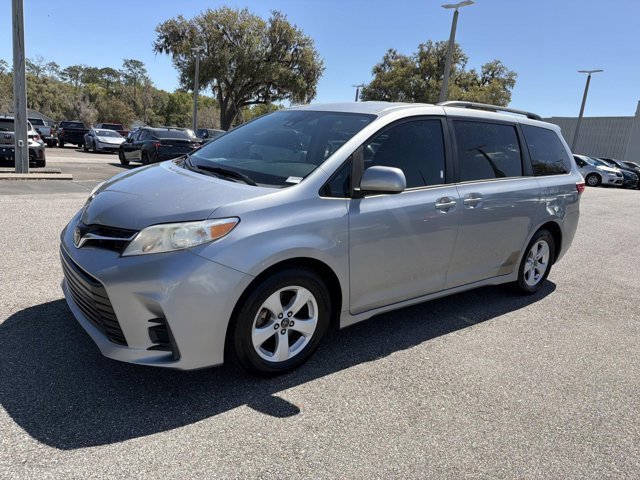 Used 2018 Toyota Sienna LE image 5