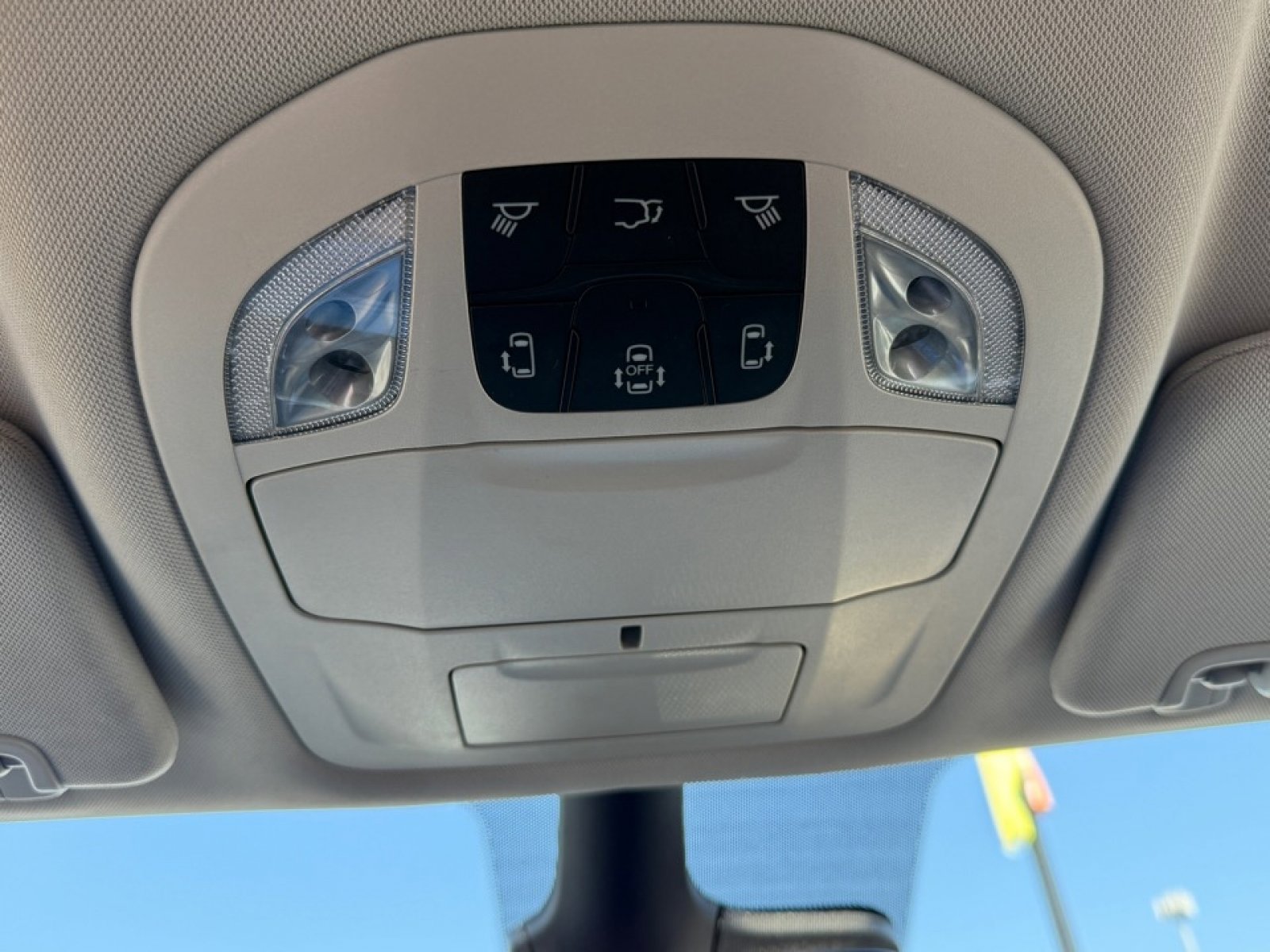 Used 2023 Chrysler Pacifica Touring-L image 40