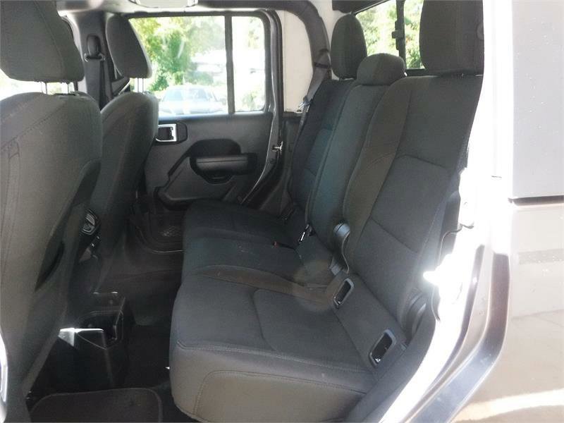 Used 2021 Jeep Gladiator Sport image 6