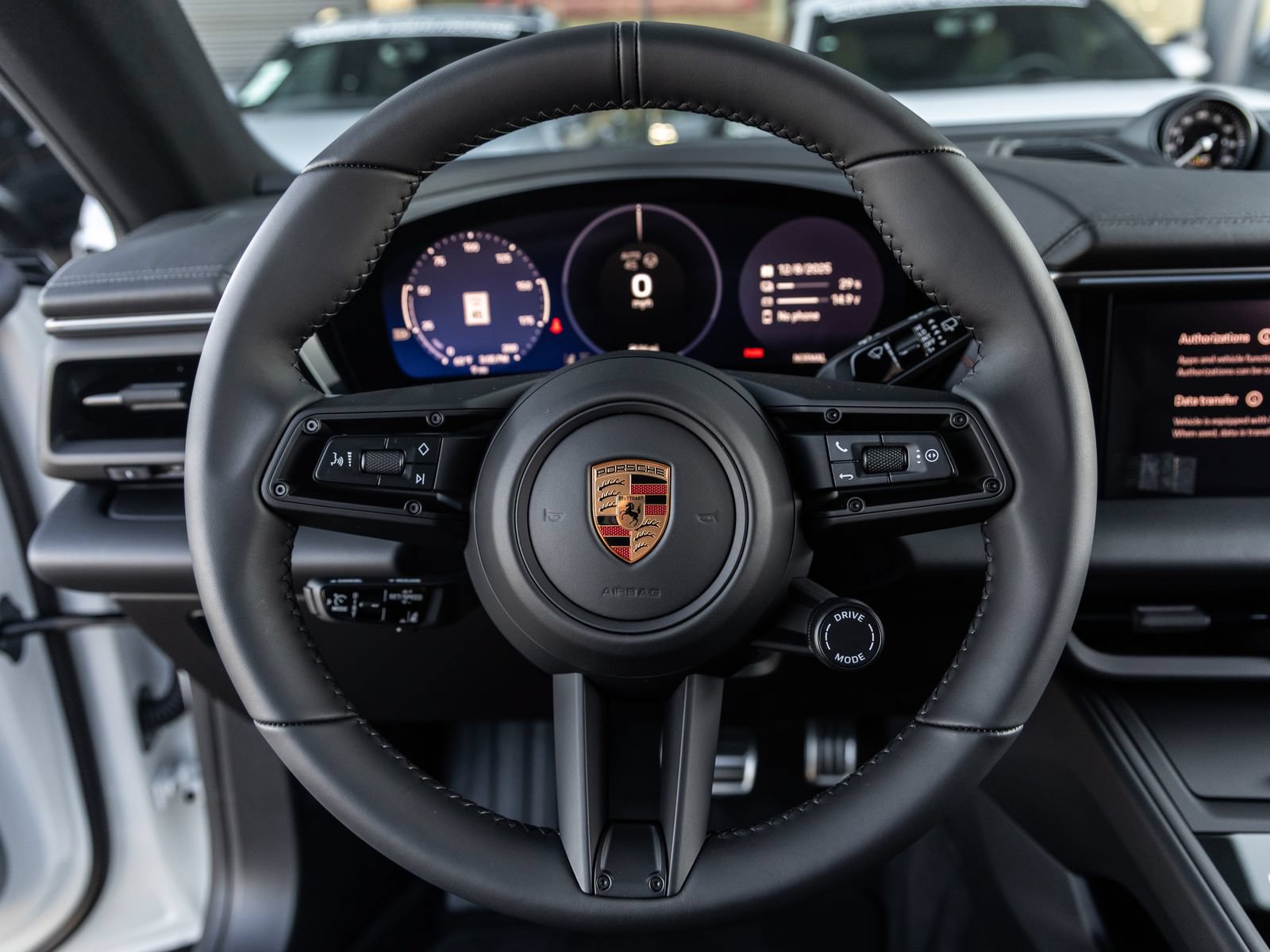 Certified 2025 Porsche Macan 4S Electric AWD/4WD image 30