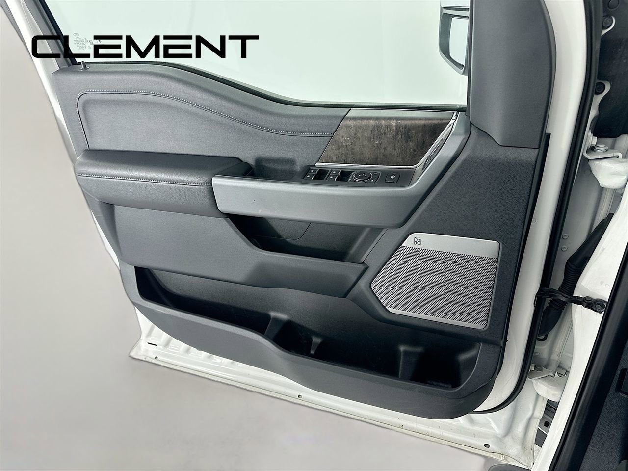 Used 2023 Ford F350 Lariat w/ Sport Appearance Package image 28