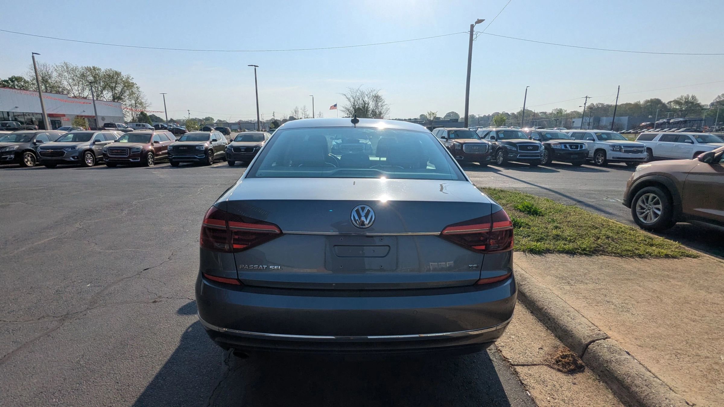 Used 2017 Volkswagen Passat 1.8T SEL Premium FWD image 6