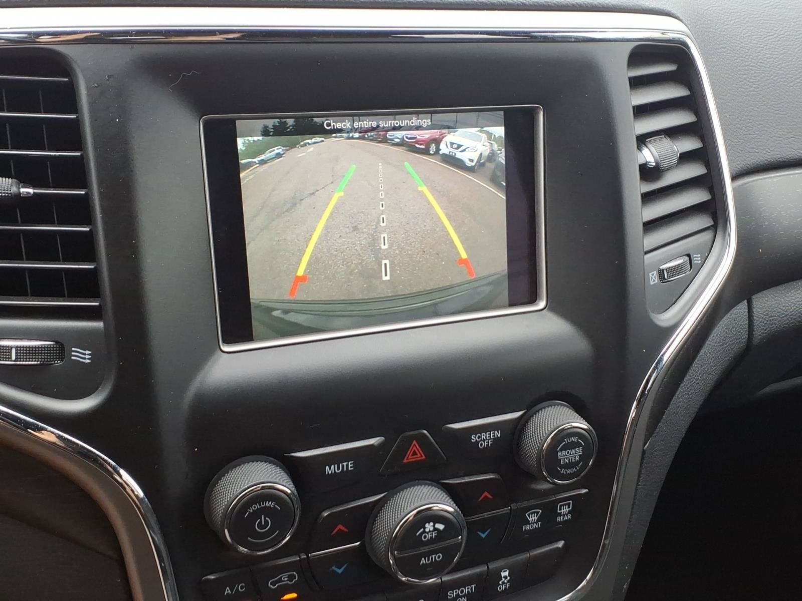Used 2018 Jeep Grand Cherokee Laredo AWD/4WD image 23