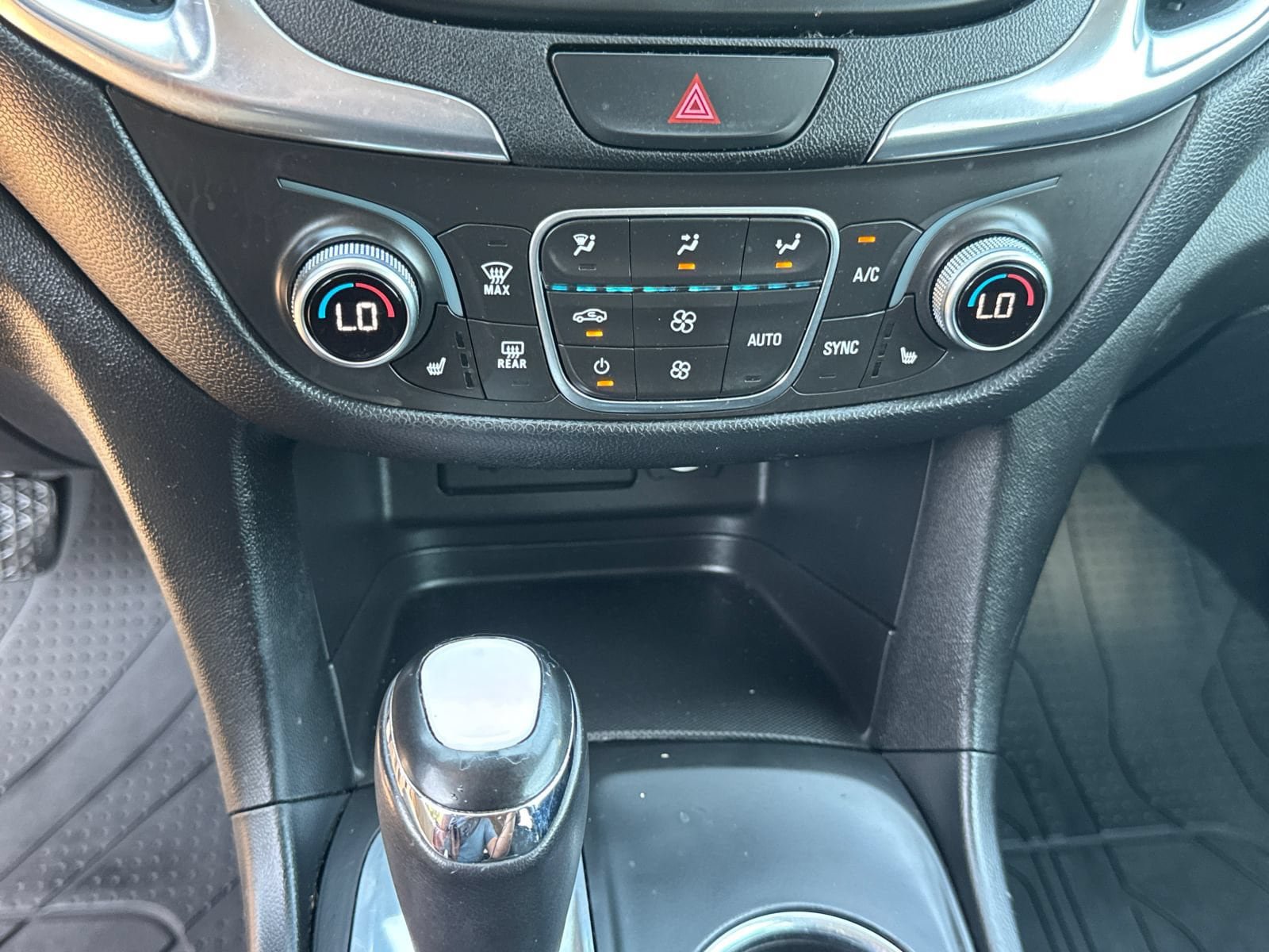 Used 2019 Chevrolet Equinox LT FWD image 28