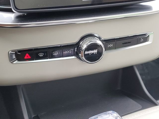 New 2026 Volvo XC90 B6 Ultra w/ Protection Package image 17