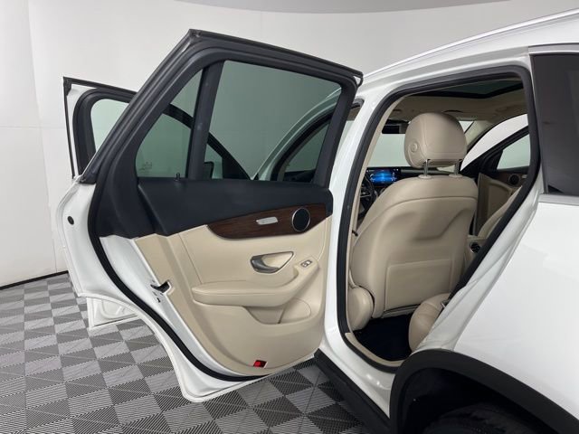 Used 2022 Mercedes-Benz GLC 300 4MATIC image 41