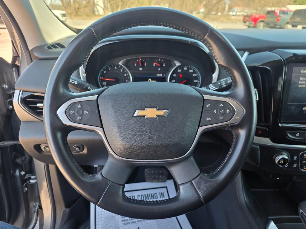 Used 2021 Chevrolet Traverse LT image 3
