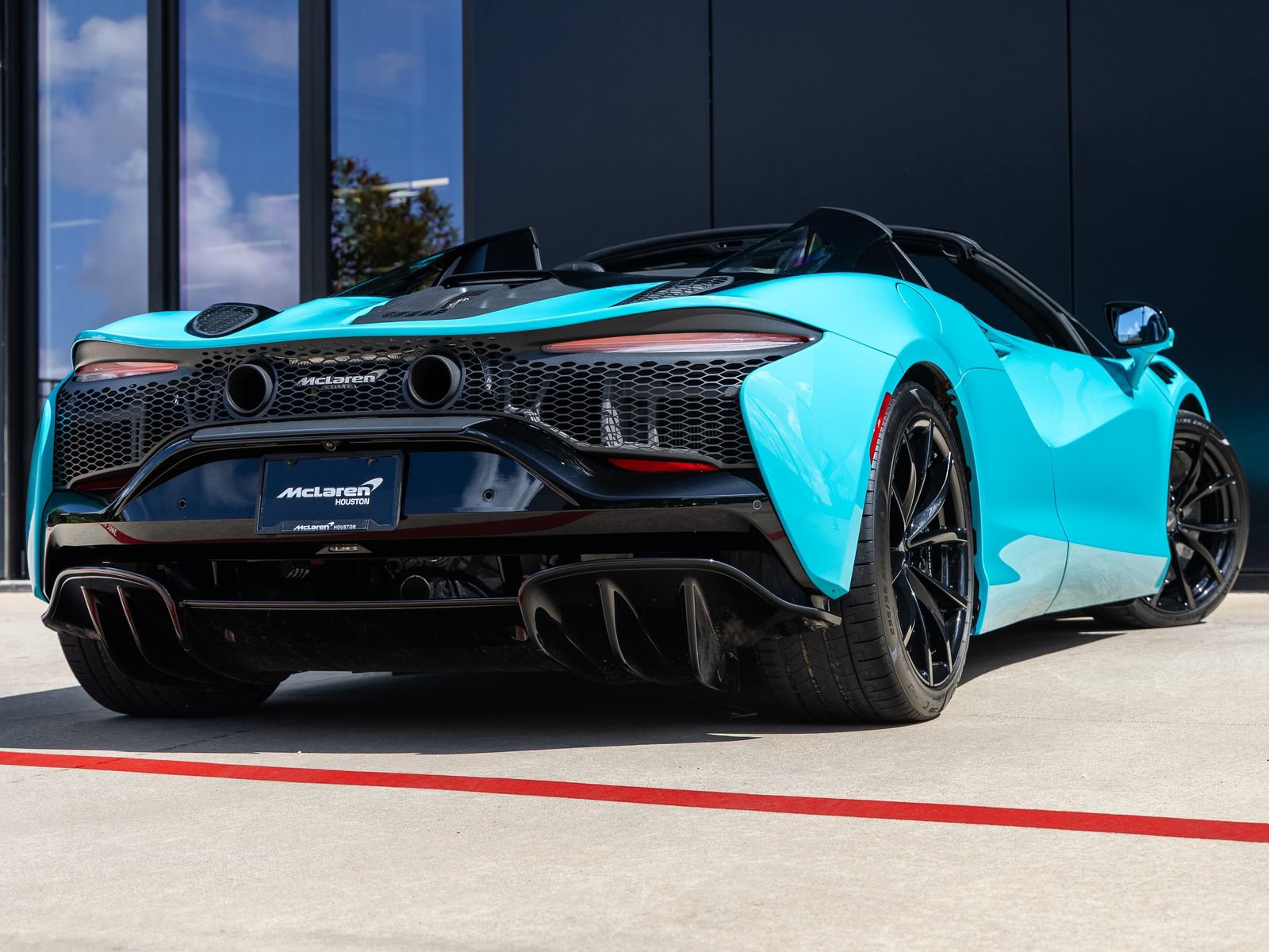 Used 2025 McLaren Artura Spider RWD image 9