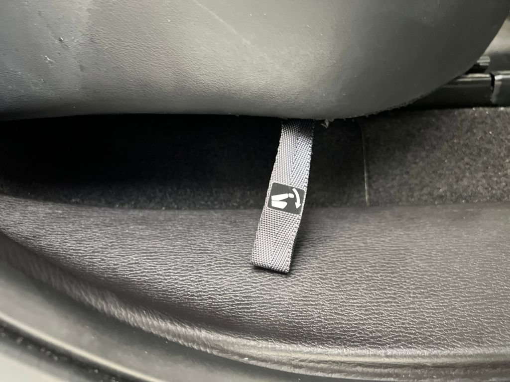 Used 2025 Mitsubishi Outlander SE image 18