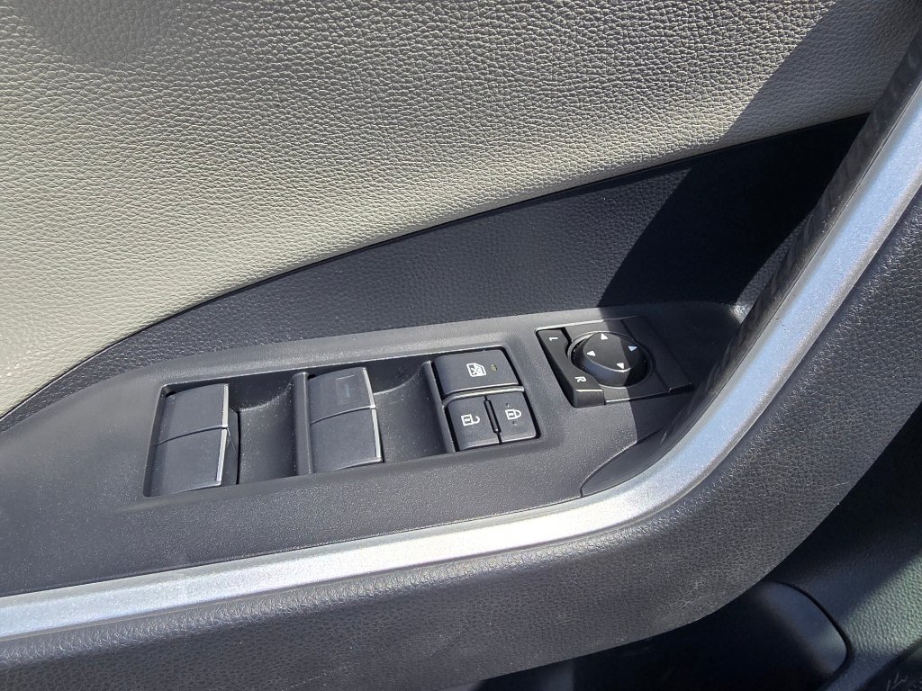 Used 2019 Toyota RAV4 Limited w/ Cold Weather Package AWD/4WD image 18