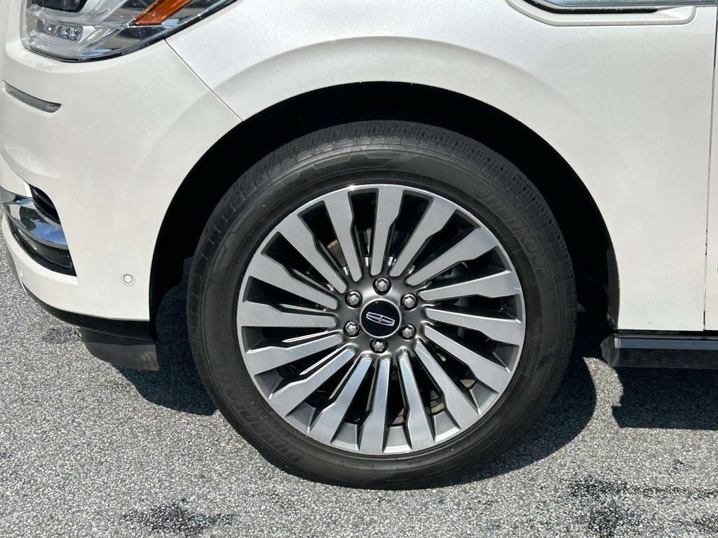 Used 2018 Lincoln Navigator Reserve w/ Technology Package AWD/4WD image 9