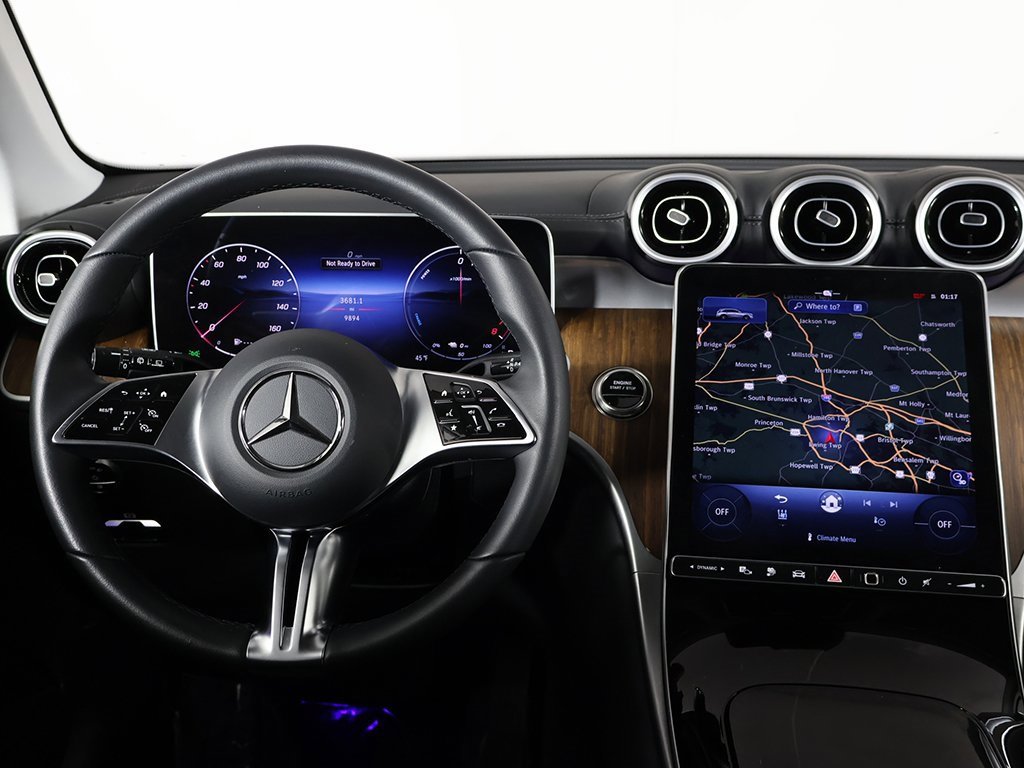 Used 2025 Mercedes-Benz GLC 350e 4MATIC image 30