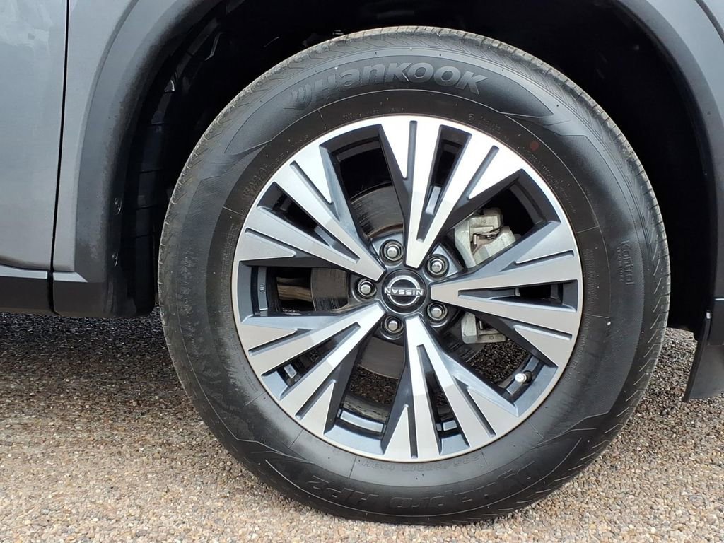 Used 2023 Nissan Rogue SV image 10