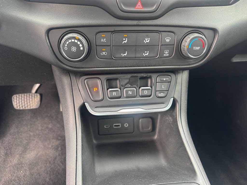 Used 2018 GMC Terrain SLE image 16