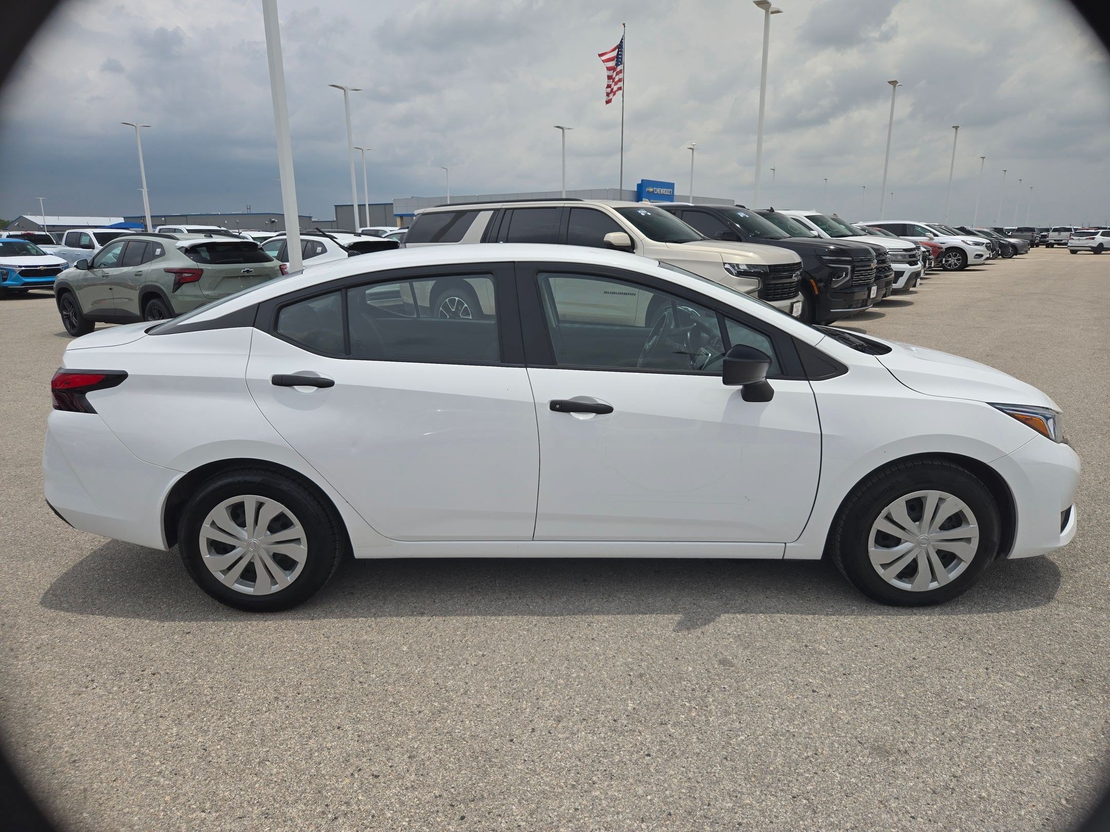 Used 2023 Nissan Versa S FWD image 2