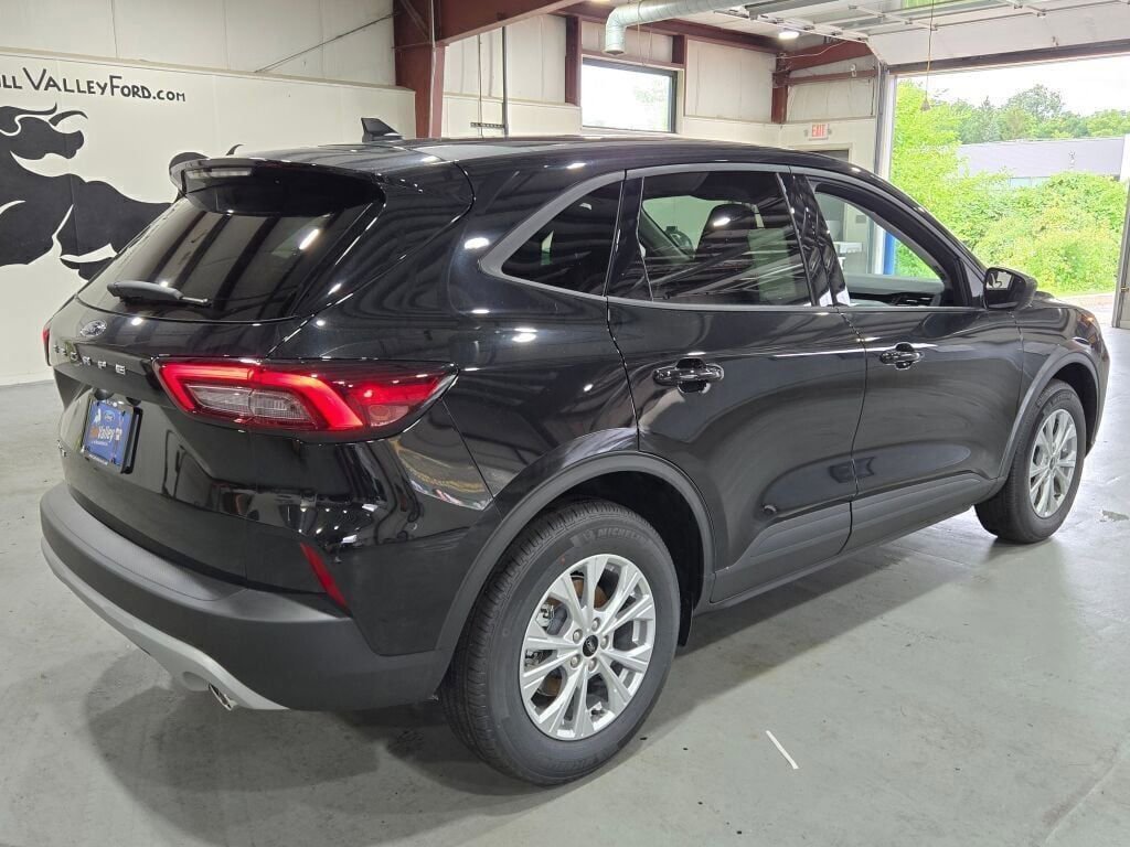 New 2025 Ford Escape Active w/ Cold Weather Package image 13