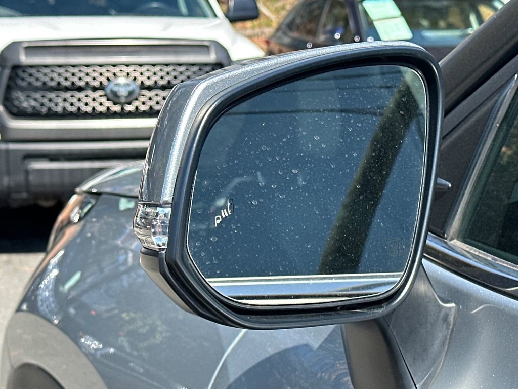 Used 2023 Toyota Highlander XLE image 18