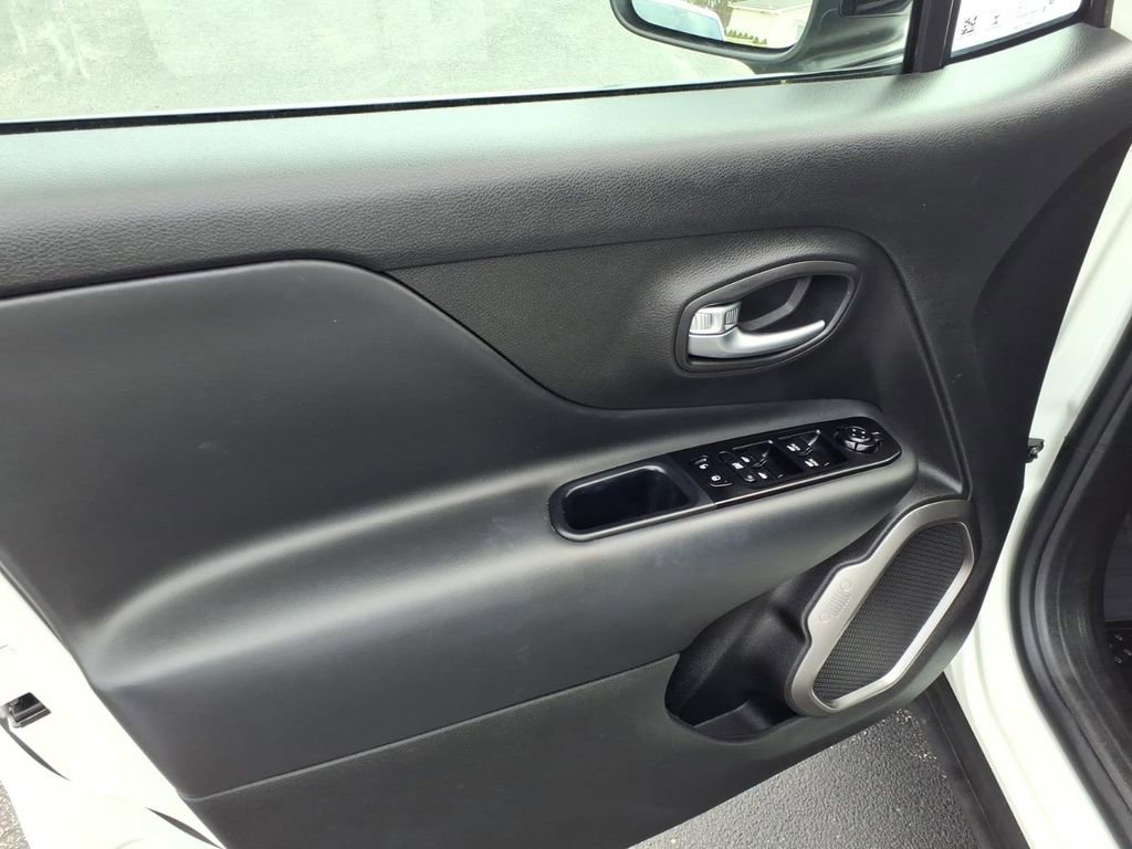 Used 2022 Jeep Renegade Limited AWD/4WD image 10