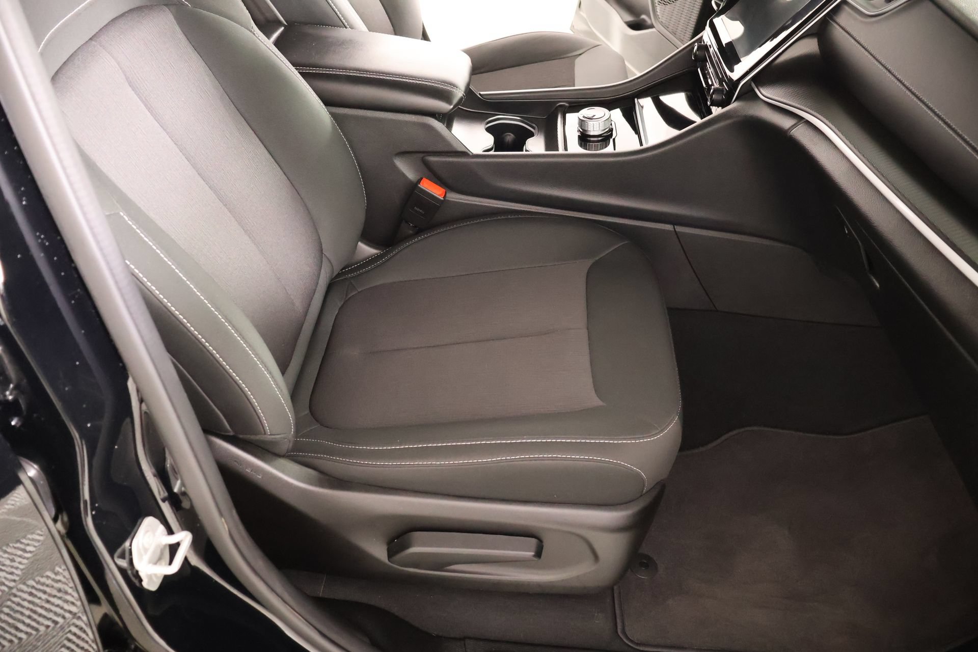 Used 2025 Jeep Grand Cherokee Laredo AWD/4WD image 12
