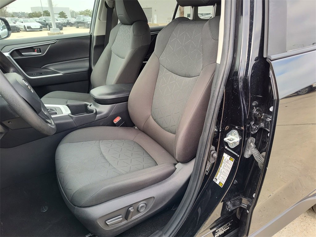 Used 2024 Toyota RAV4 XLE image 23