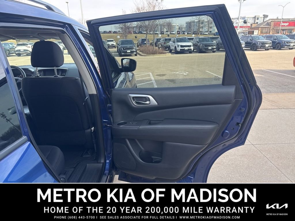 Used 2020 Nissan Pathfinder S image 29