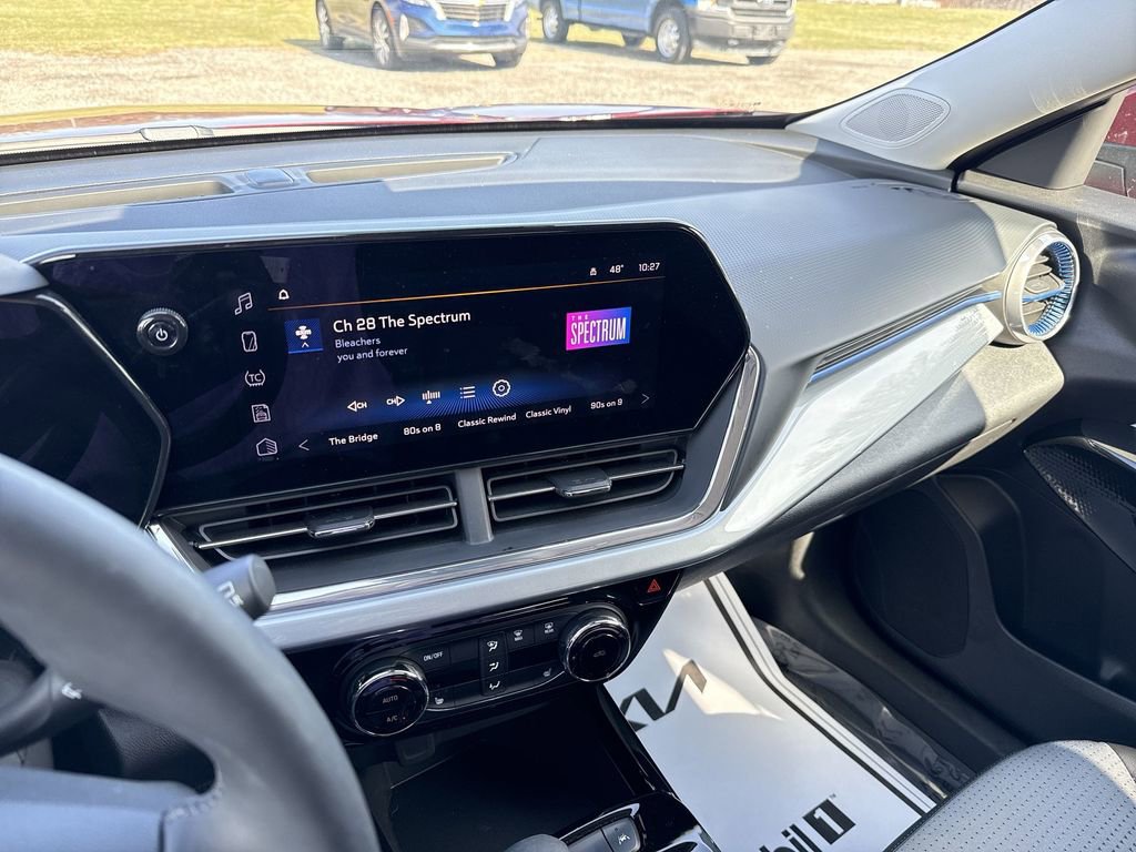 Used 2025 Chevrolet Trax LT w/ Driver Confidence Package image 12