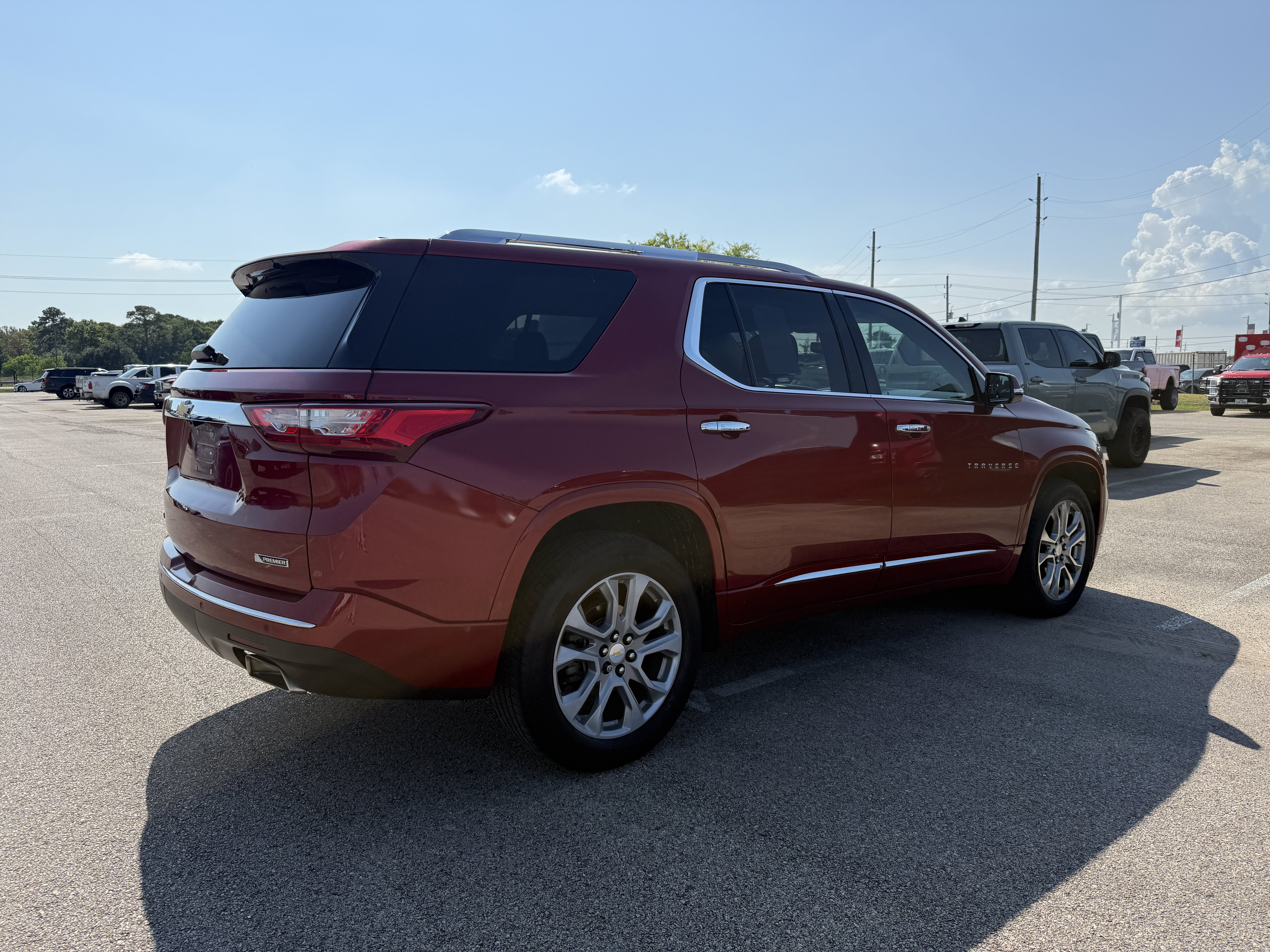 Used 2018 Chevrolet Traverse Premier w/ Driver Confidence II Package FWD image 2