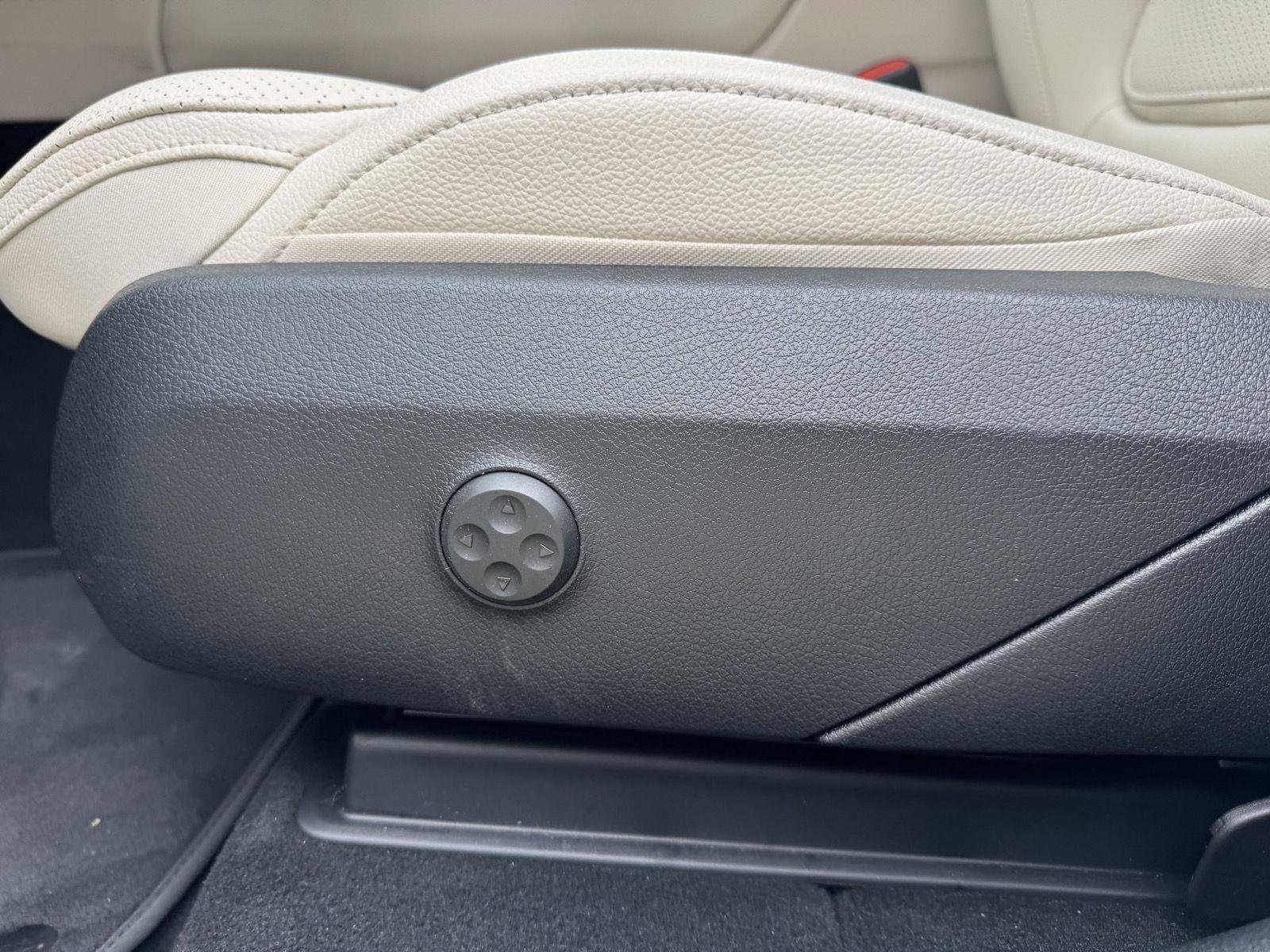 Certified 2025 Mercedes-Benz GLC 300 image 8