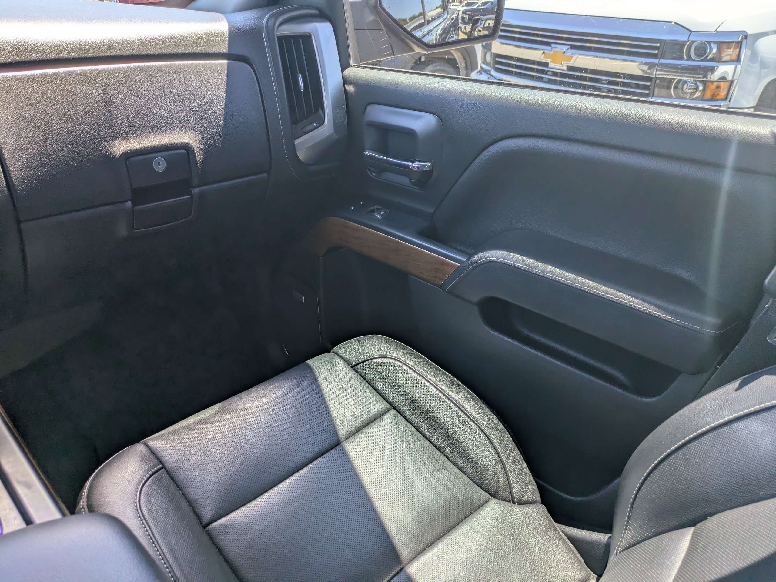Used 2018 Chevrolet Silverado 1500 LTZ w/ Sport Package AWD/4WD image 16