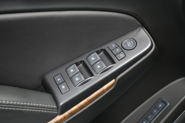 Used 2020 GMC Yukon Denali w/ Denali Premium Package image 35