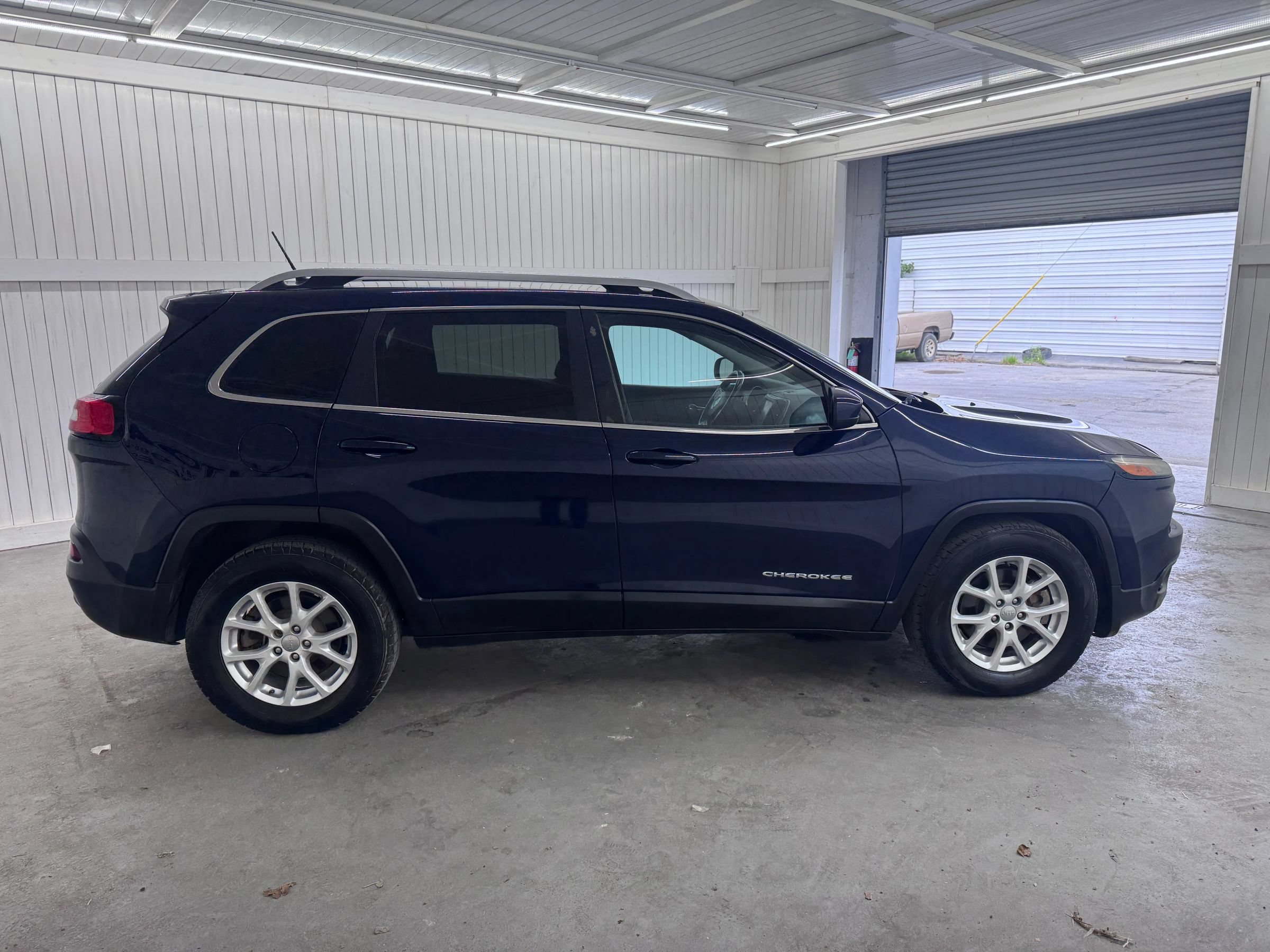 Used 2014 Jeep Cherokee Latitude w/ Trailer Tow Group FWD image 4