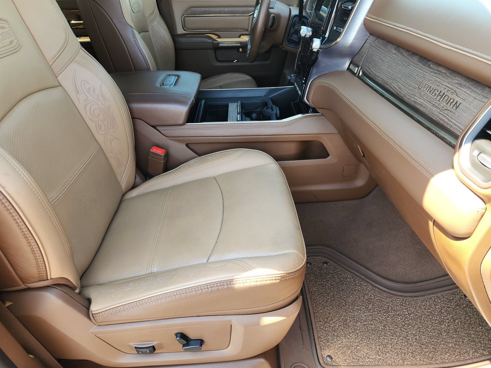 Used 2024 RAM 3500 Limited w/ Towing Technology Group AWD/4WD image 17
