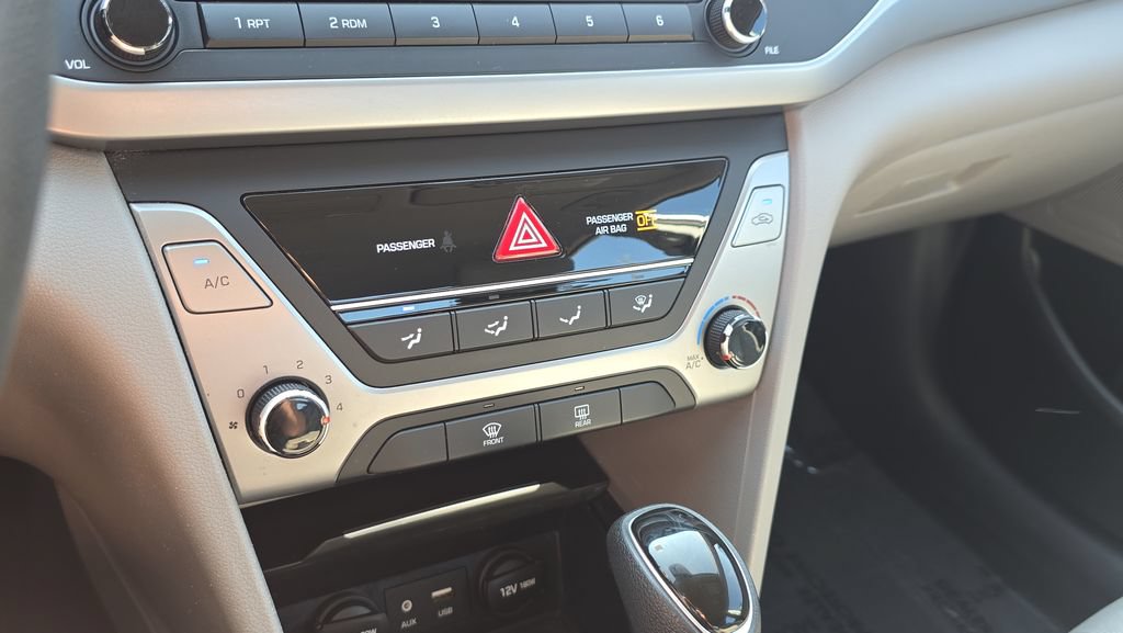 Used 2017 Hyundai Elantra SE w/ Cargo Package FWD image 30