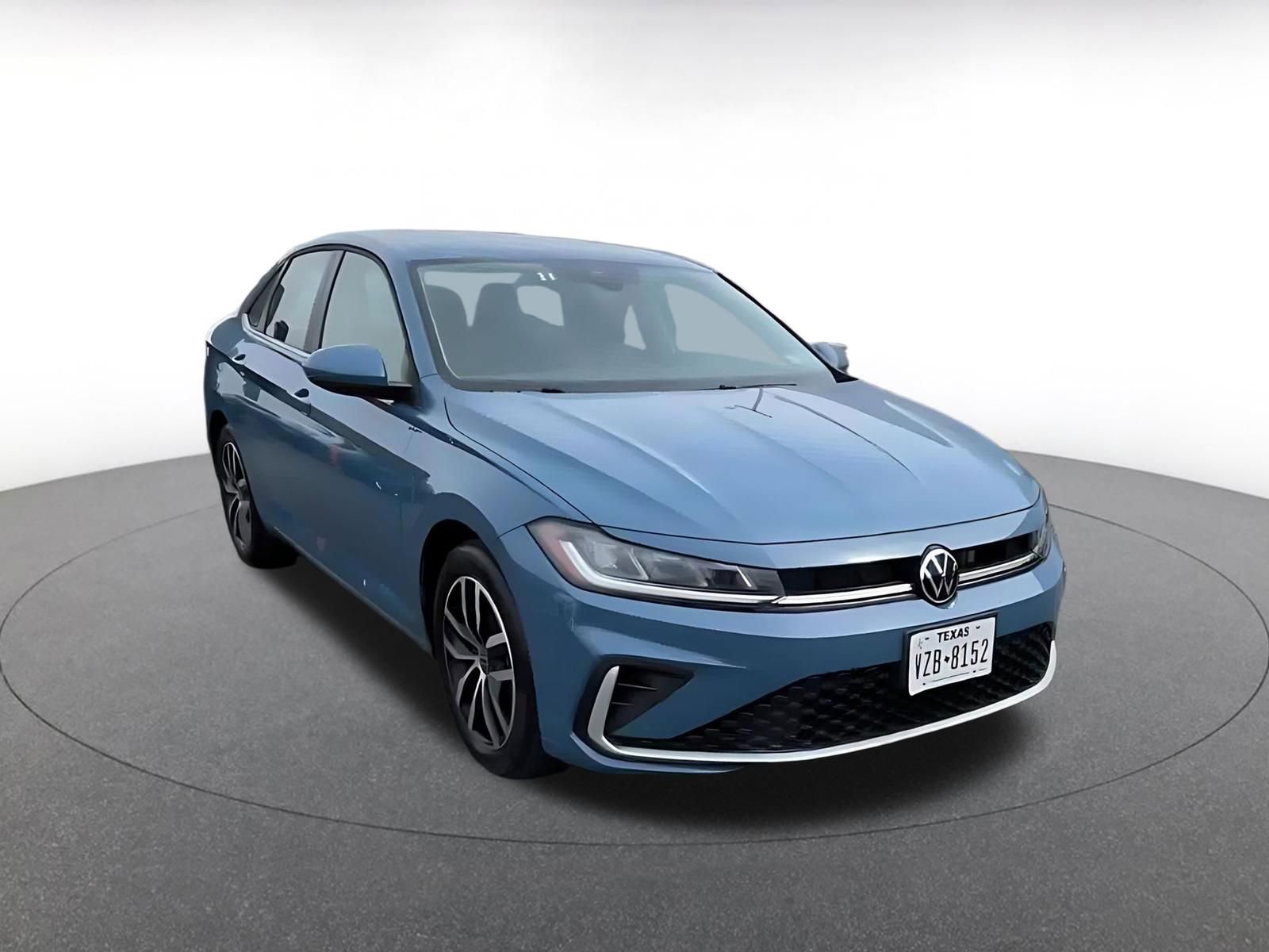 Used 2025 Volkswagen Jetta SE image 3