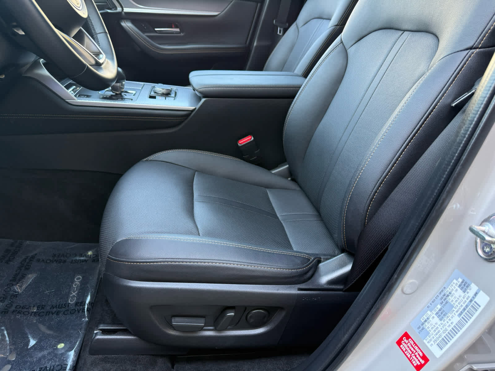 Used 2024 MAZDA CX-90 Plug-In Hybrid w/ Preferred AWD/4WD image 4