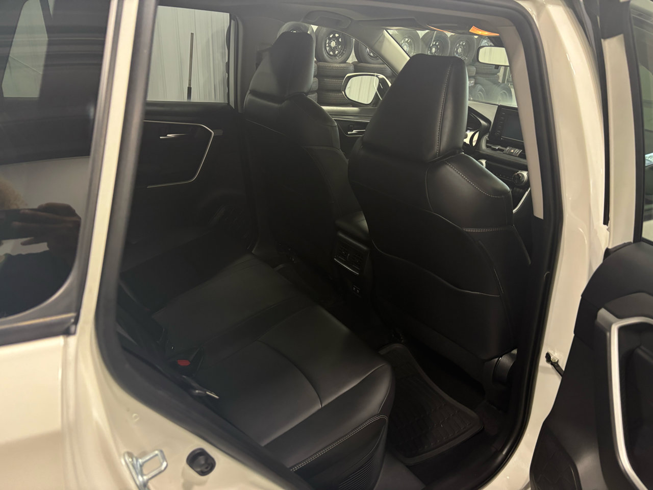 Used 2021 Toyota RAV4 XLE Premium image 7