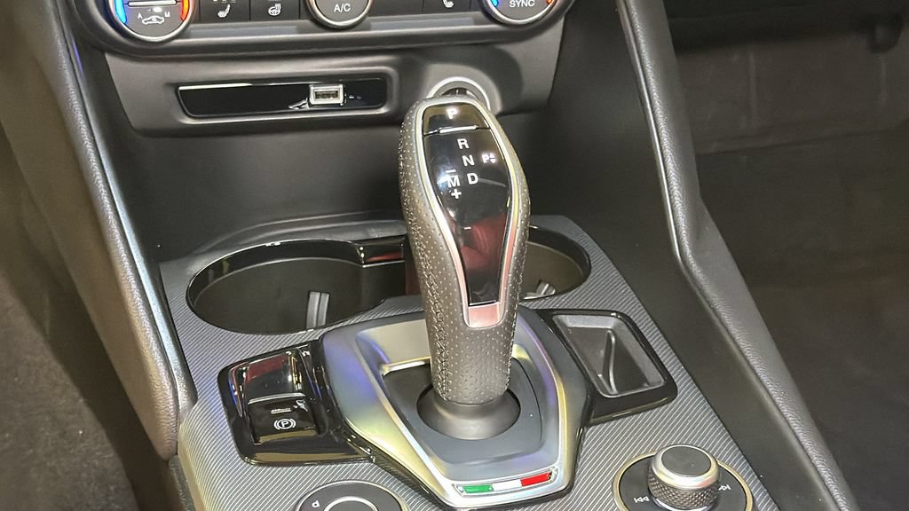 Used 2024 Alfa Romeo Giulia Veloce AWD/4WD image 23