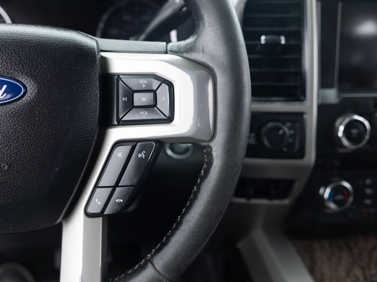 Used 2019 Ford F250 Lariat w/ Lariat Ultimate Package AWD/4WD image 43